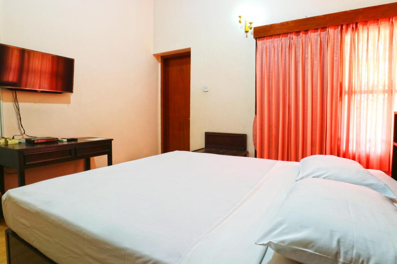 Reddoorz Plus Near Brawijaya Museum Malang Exterior photo