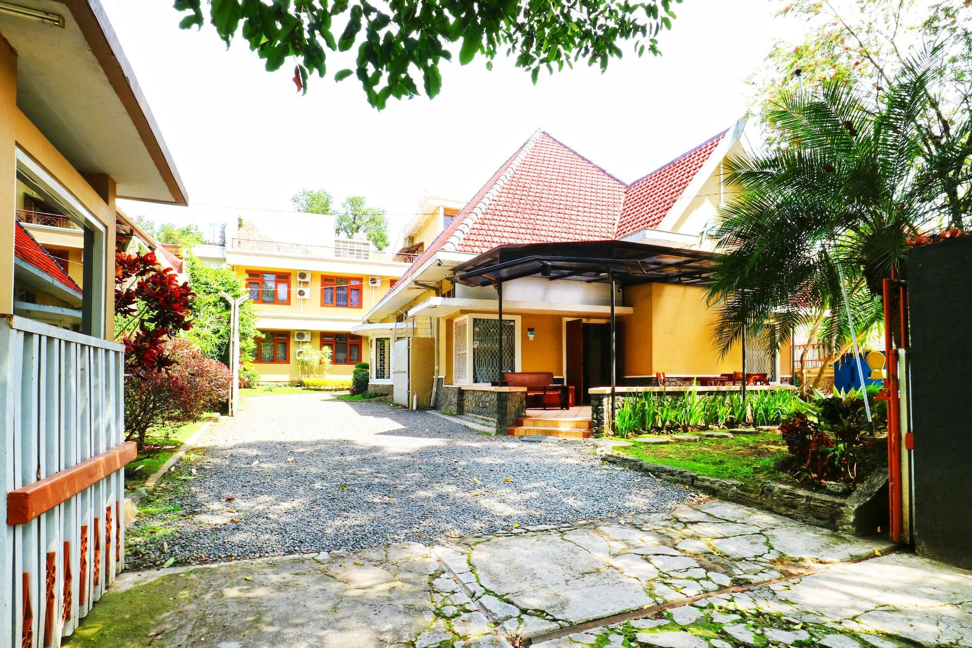 Reddoorz Plus Near Brawijaya Museum Malang Exterior photo