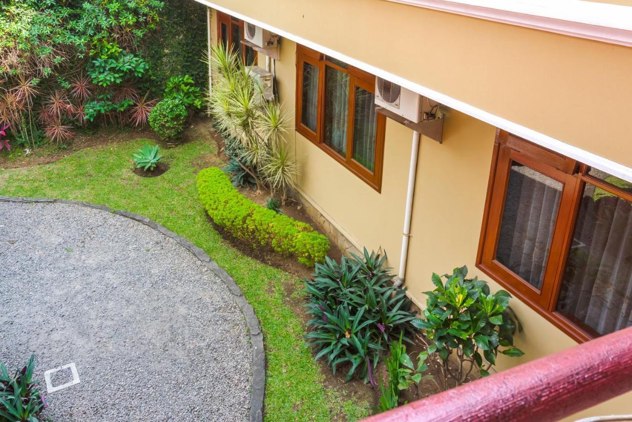 Reddoorz Plus Near Brawijaya Museum Malang Exterior photo